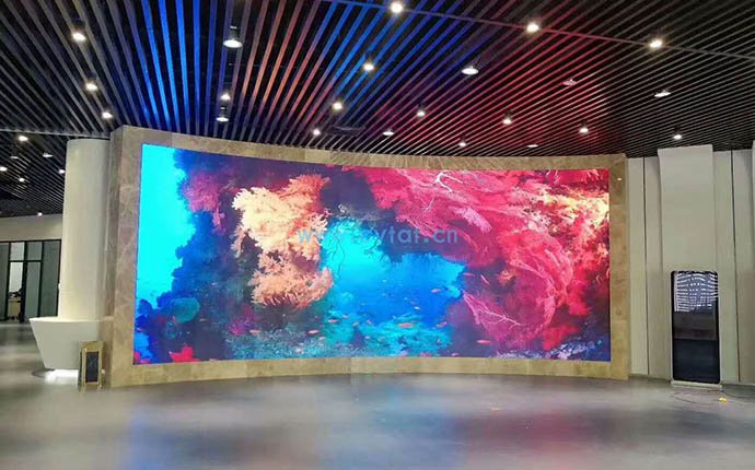 1.875 arc-shaped ultra-clear small-pitch full-color screen installation test results