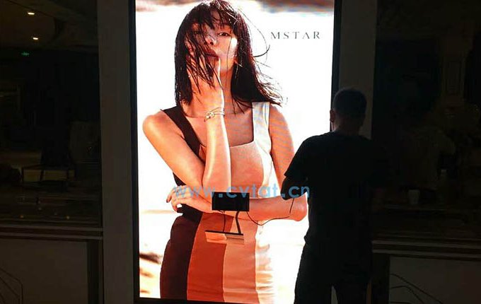 P2 high-definition full-color LED display in Shenzhen jewelry chain store have been installed
