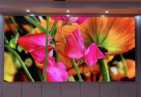 How to calculate the number of receiving cards and sending cards for indoor and outdoor LED displays?
